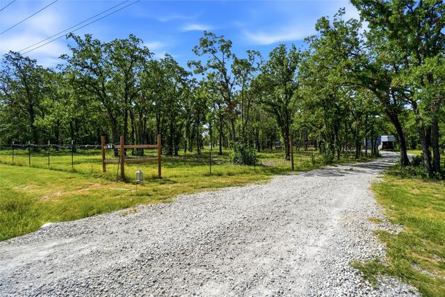 211 Spring Valley Road, Paradise, TX 76073
