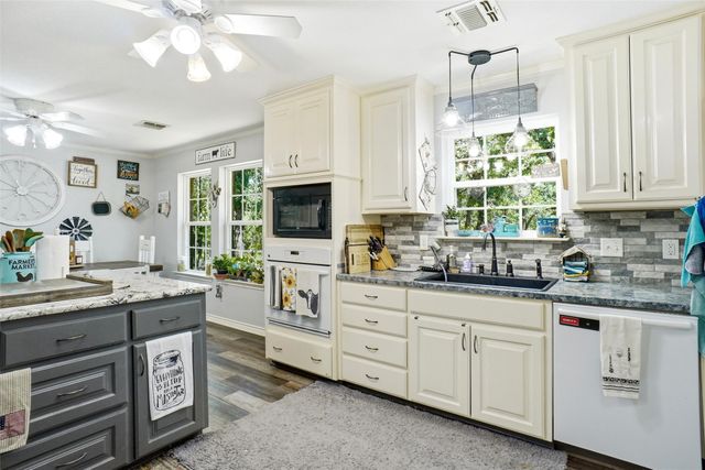 211 Spring Valley Road, Paradise, TX 76073