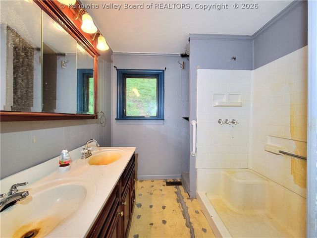 3064 Middle Fork Drive, Charleston, WV 25314