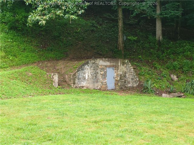 3064 Middle Fork Drive, Charleston, WV 25314