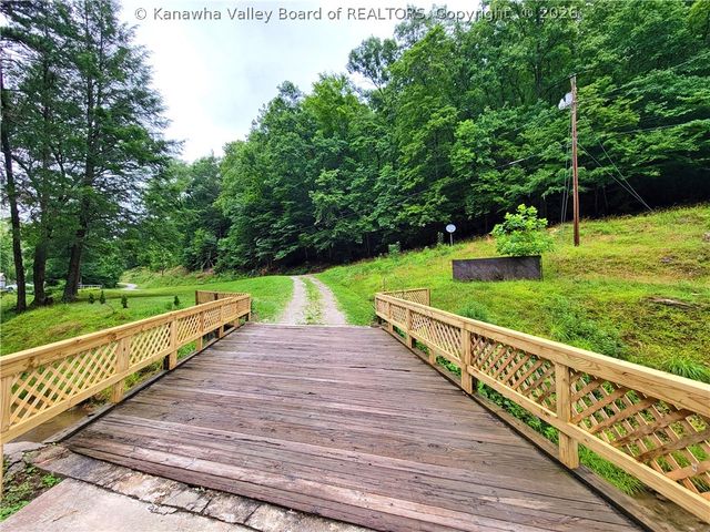 3064 Middle Fork Drive, Charleston, WV 25314