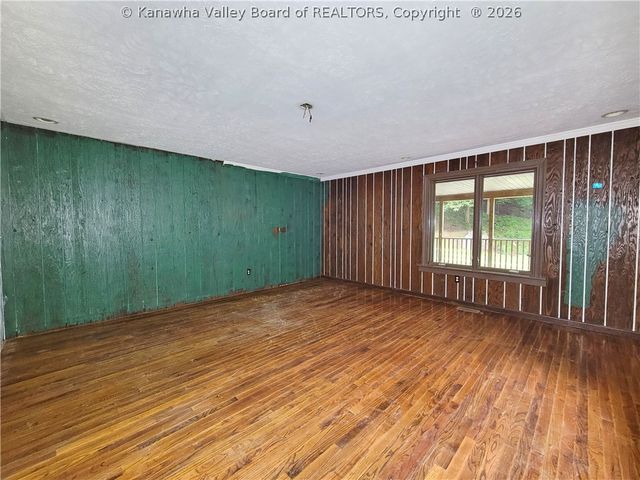 3064 Middle Fork Drive, Charleston, WV 25314