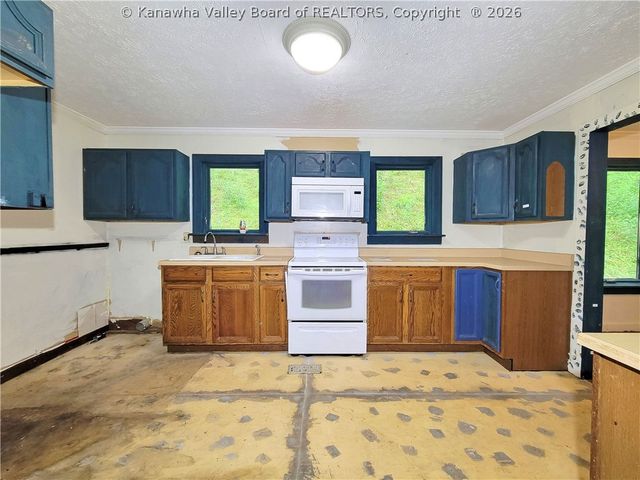 3064 Middle Fork Drive, Charleston, WV 25314