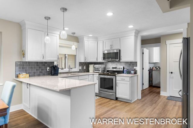 600 W Alice Avenue, Zeeland, MI 49464