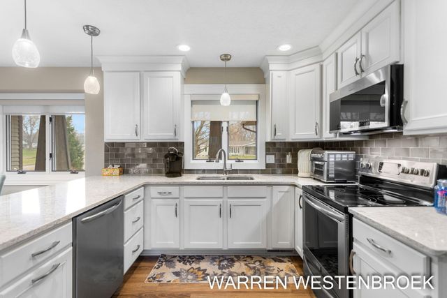 600 W Alice Avenue, Zeeland, MI 49464