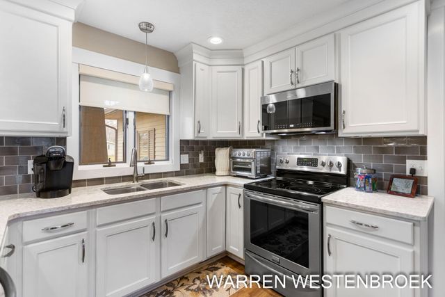 600 W Alice Avenue, Zeeland, MI 49464