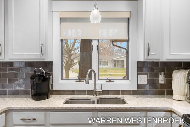 600 W Alice Avenue, Zeeland, MI 49464