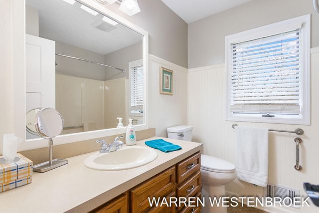 600 W Alice Avenue, Zeeland, MI 49464