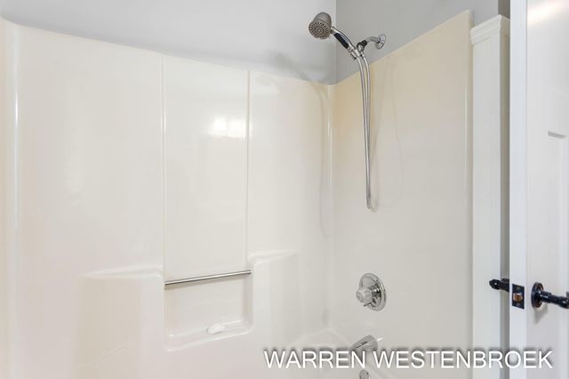 600 W Alice Avenue, Zeeland, MI 49464