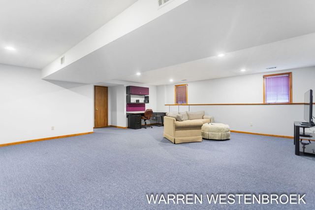 600 W Alice Avenue, Zeeland, MI 49464