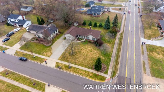 600 W Alice Avenue, Zeeland, MI 49464