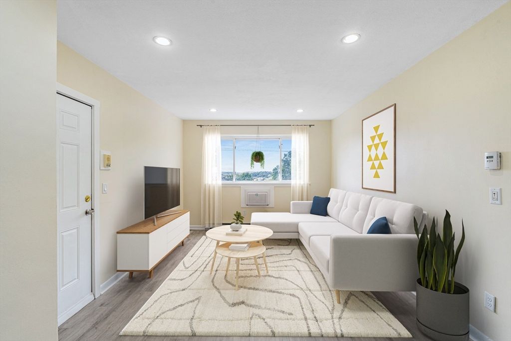 256 Parker Hill Ave 13, Boston, MA 02120