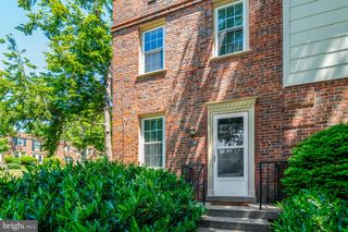 1303 S BARTON ST #211, Arlington, VA 22204