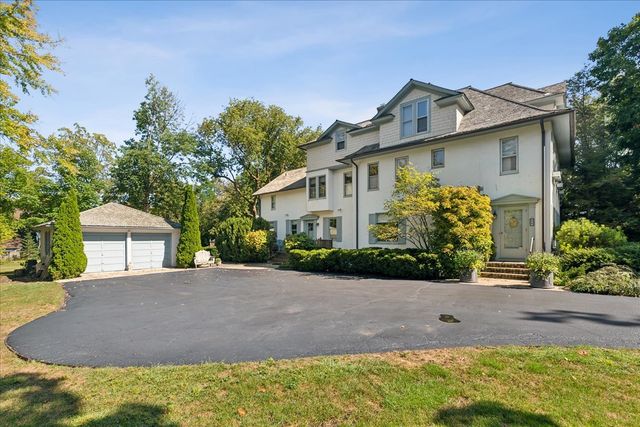 490 College Road, Lake Forest, IL 60045
