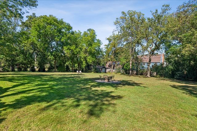 490 College Road, Lake Forest, IL 60045