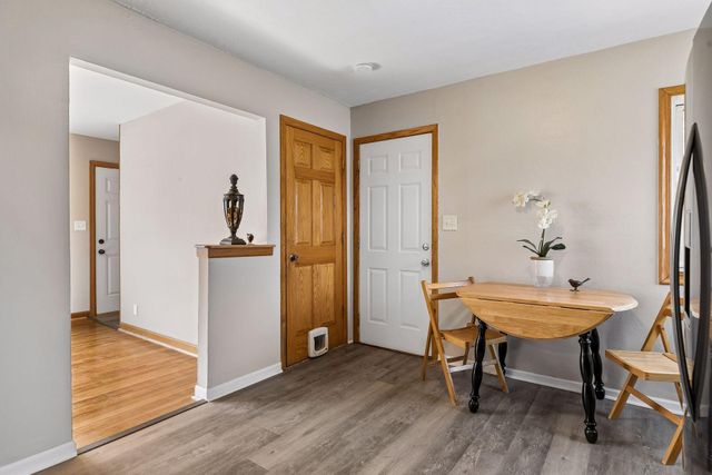 1461 Grandview Avenue E, Maplewood, MN 55109