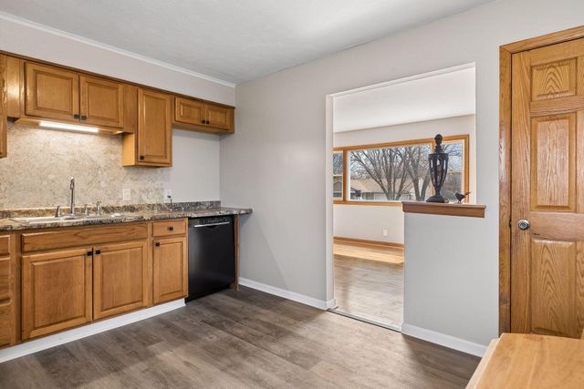 1461 Grandview Avenue E, Maplewood, MN 55109