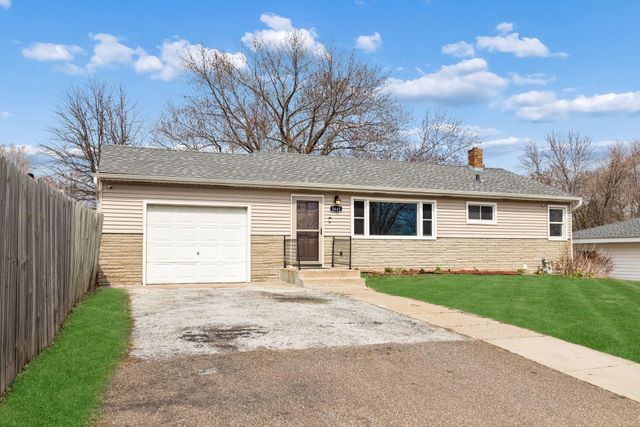 1461 Grandview Avenue E, Maplewood, MN 55109