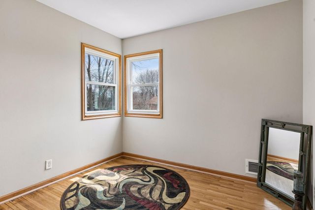 1461 Grandview Avenue E, Maplewood, MN 55109