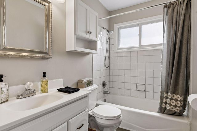 1461 Grandview Avenue E, Maplewood, MN 55109