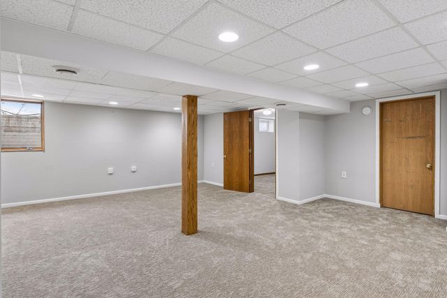 1461 Grandview Avenue E, Maplewood, MN 55109