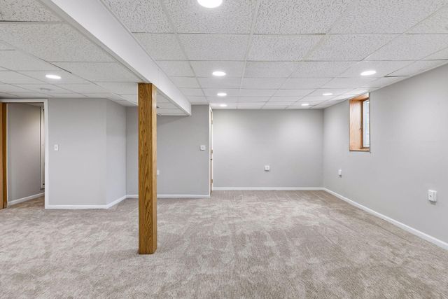 1461 Grandview Avenue E, Maplewood, MN 55109