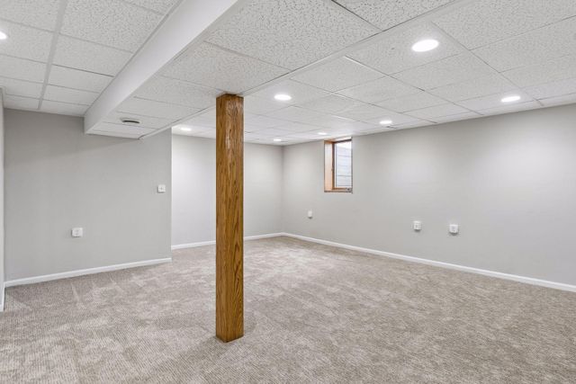 1461 Grandview Avenue E, Maplewood, MN 55109