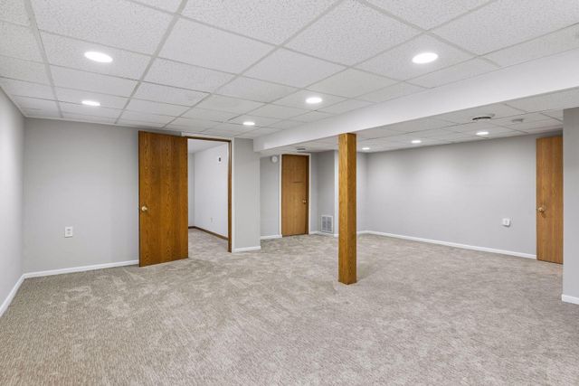 1461 Grandview Avenue E, Maplewood, MN 55109