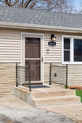 1461 Grandview Avenue E, Maplewood, MN 55109