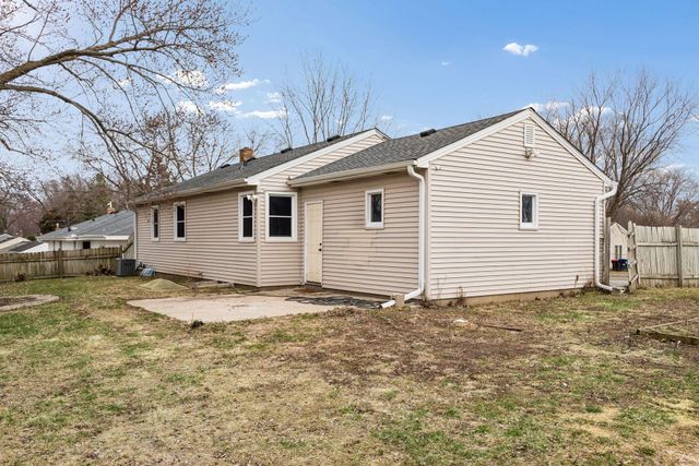 1461 Grandview Avenue E, Maplewood, MN 55109