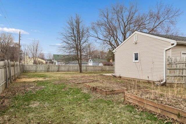 1461 Grandview Avenue E, Maplewood, MN 55109