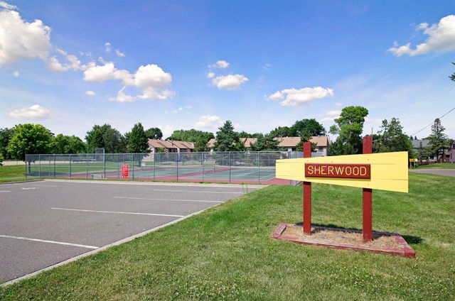 1461 Grandview Avenue E, Maplewood, MN 55109