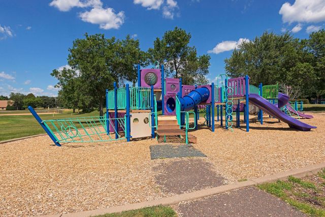 1461 Grandview Avenue E, Maplewood, MN 55109