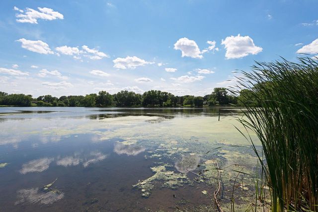 1461 Grandview Avenue E, Maplewood, MN 55109