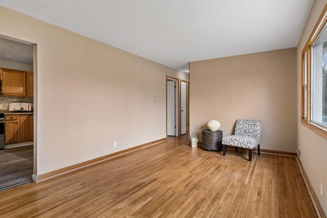 1461 Grandview Avenue E, Maplewood, MN 55109