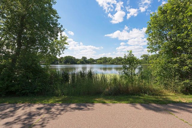 1461 Grandview Avenue E, Maplewood, MN 55109