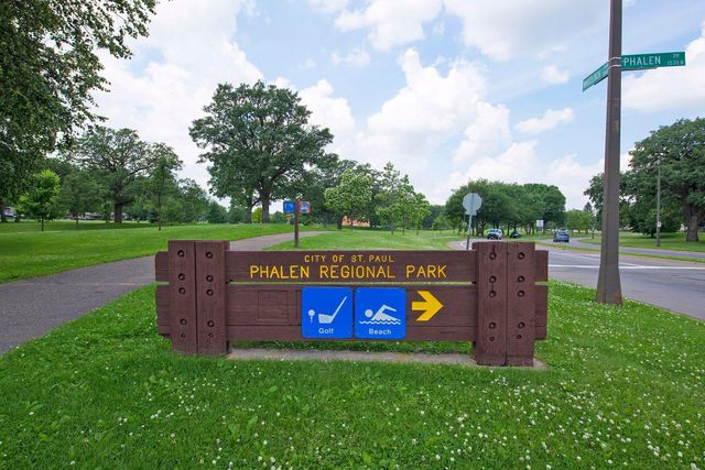 1461 Grandview Avenue E, Maplewood, MN 55109