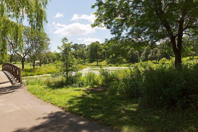 1461 Grandview Avenue E, Maplewood, MN 55109