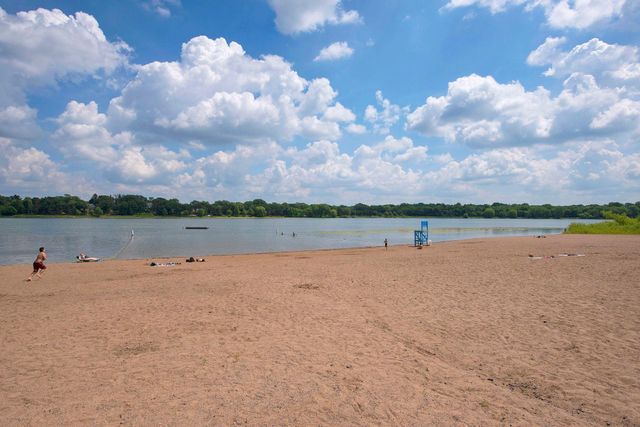 1461 Grandview Avenue E, Maplewood, MN 55109