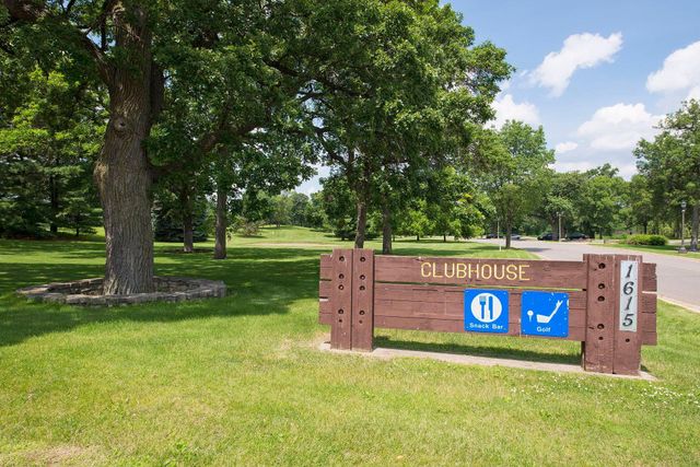 1461 Grandview Avenue E, Maplewood, MN 55109