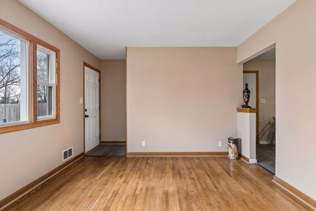 1461 Grandview Avenue E, Maplewood, MN 55109