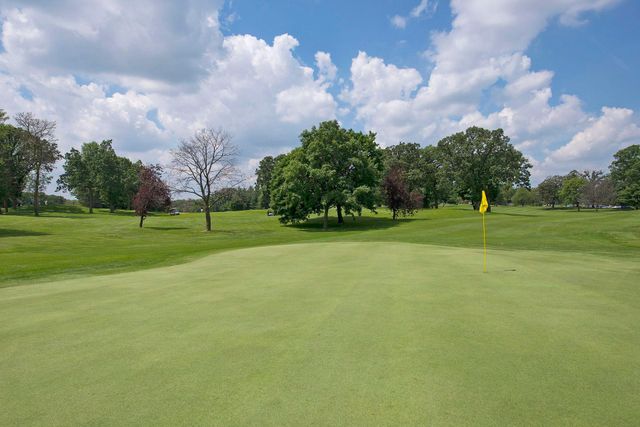 1461 Grandview Avenue E, Maplewood, MN 55109