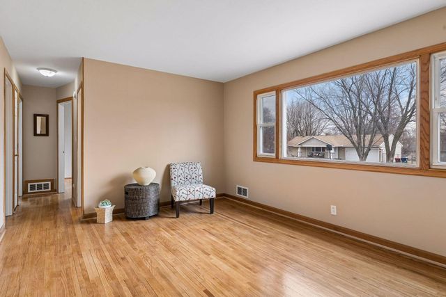 1461 Grandview Avenue E, Maplewood, MN 55109