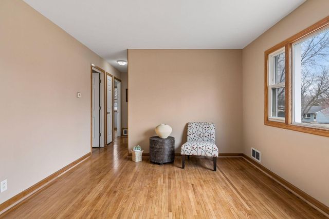 1461 Grandview Avenue E, Maplewood, MN 55109