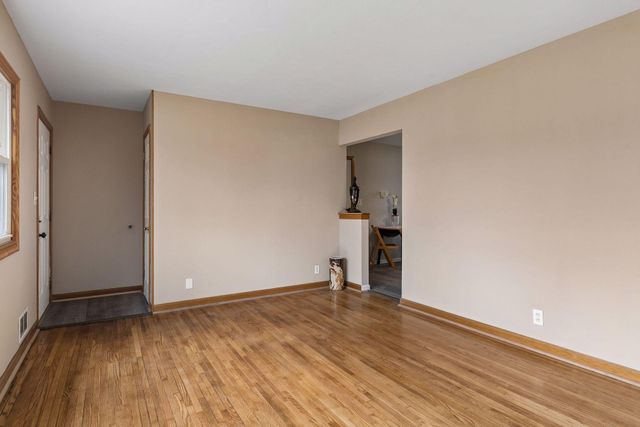 1461 Grandview Avenue E, Maplewood, MN 55109