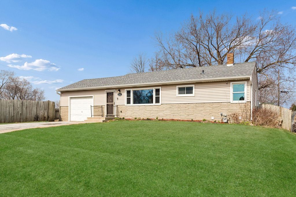 1461 Grandview Avenue E, Maplewood, MN 55109