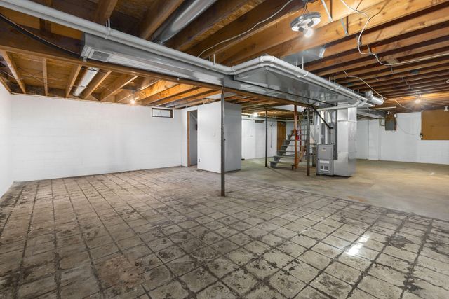 865 W 200 N, La Porte, IN 46350