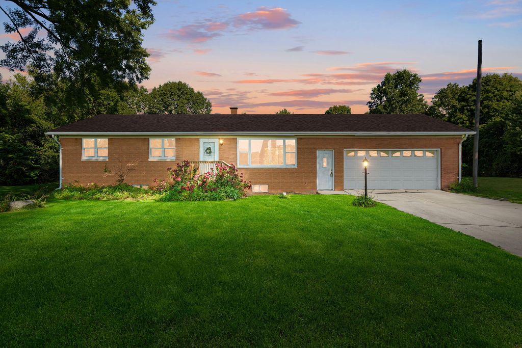 865 W 200 N, La Porte, IN 46350