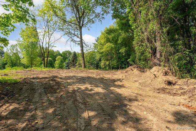 5 Donna, Dryden, MI 48428