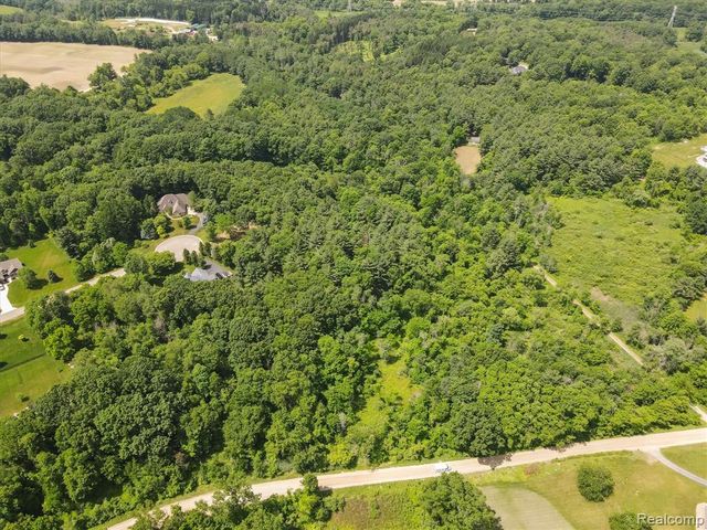 5 Donna, Dryden, MI 48428